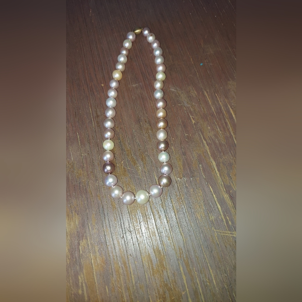 Pastel pearl necklace
